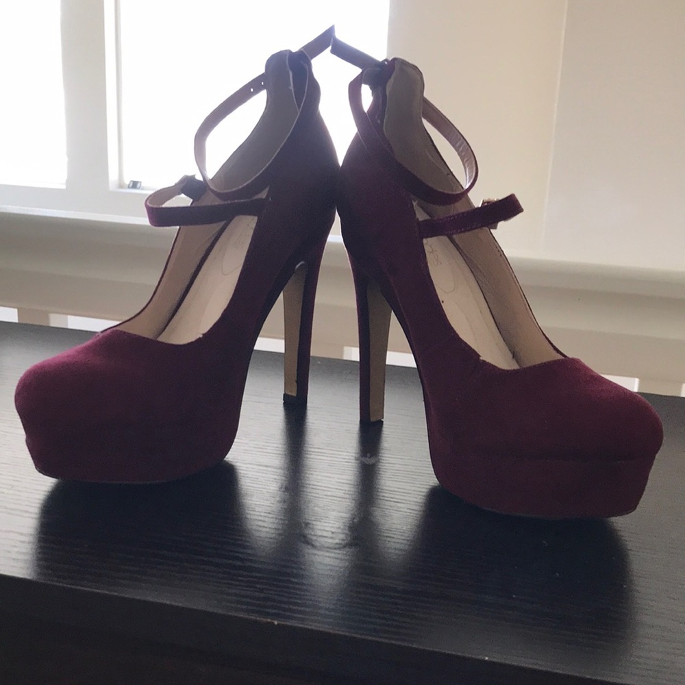 Eva Mendes platform heels